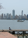 Volviendo del colegio para ir a casa en el mar