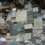 Placas de agradecimientos por los milagros