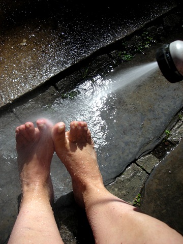 [foot wash 9729[2].jpg]