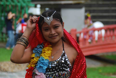 Dress Model Indian on Female Model In An Indian Dress    My Longkang