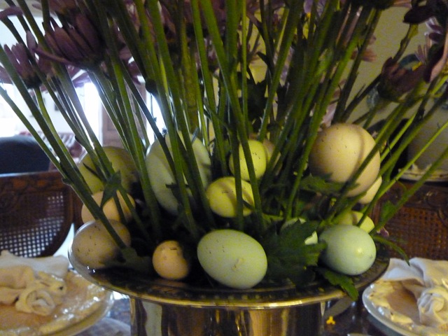 [easter tablescape 003[4].jpg]