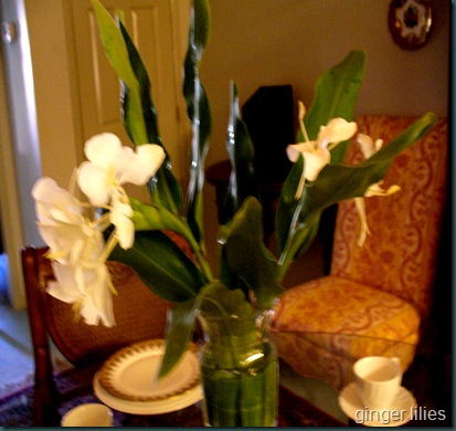 Ginger lilies tablescape 006