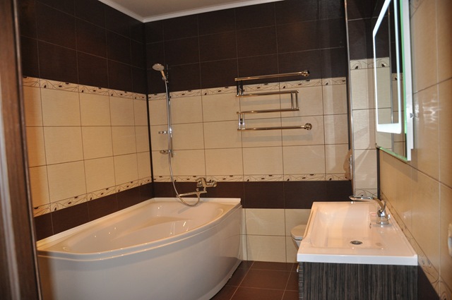 [MasterBath2.jpg]