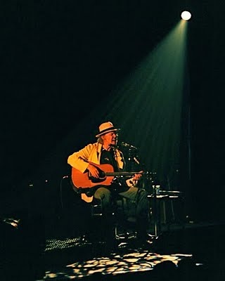 [boston-neil-young-4-21-11-3[3].jpg]