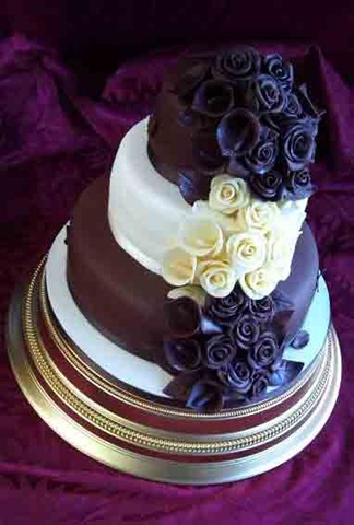 [3-tier-Chocolate-Tier-Cake[2].jpg]