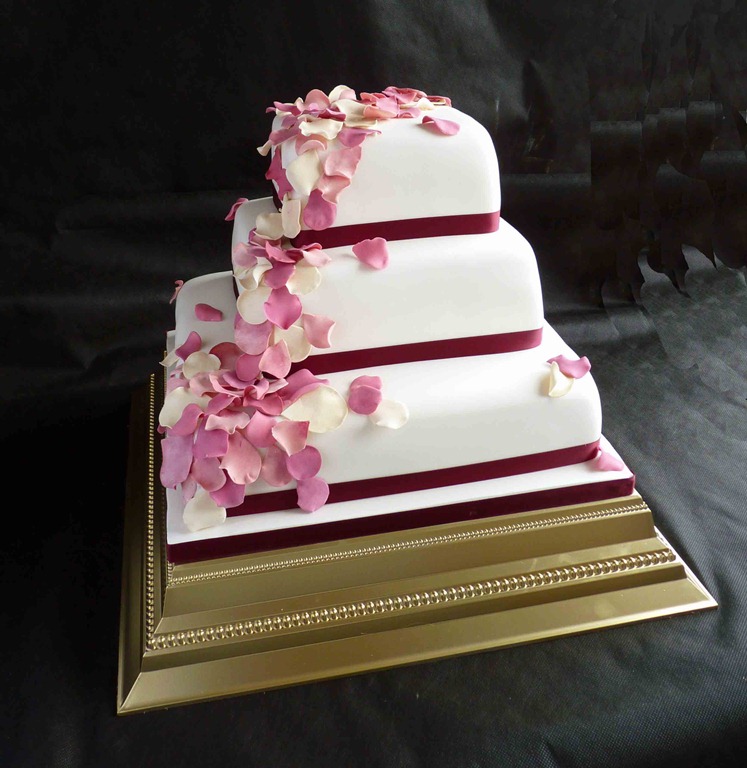 [3-tier-petals-wedding-cake-in-burgundy[6].jpg]