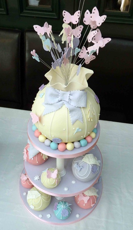 [Buable-Christening-Cake[7].jpg]