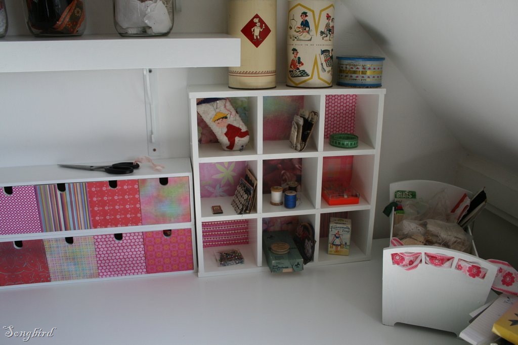 [Sewingtablecorner2.jpg]