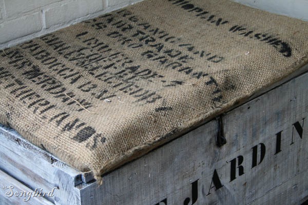 [Burlap pillow[3].jpg]