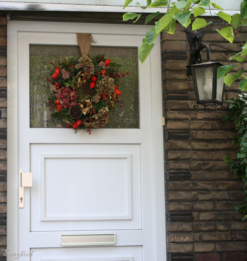 [Front door with wreath[6].jpg]