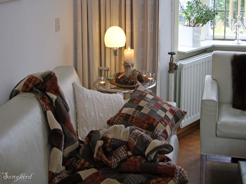 [livingroomautumn8.jpg]