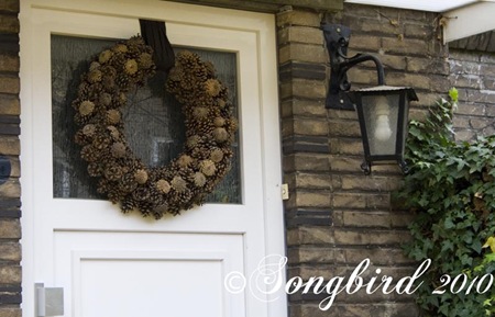 [Pine-Cone-Wreath-22.jpg]