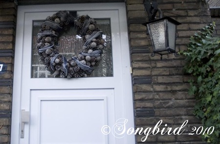 [Christmas Wreath 1[10].jpg&description=My new Christmas Wreath ~ a Quickie Makeover')]