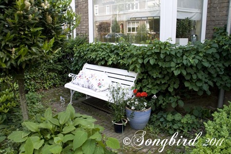 [White-Garden-Bench-62.jpg]