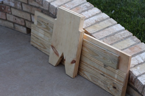 Knock Off Wood had the plans to build the bench that I had in mind 