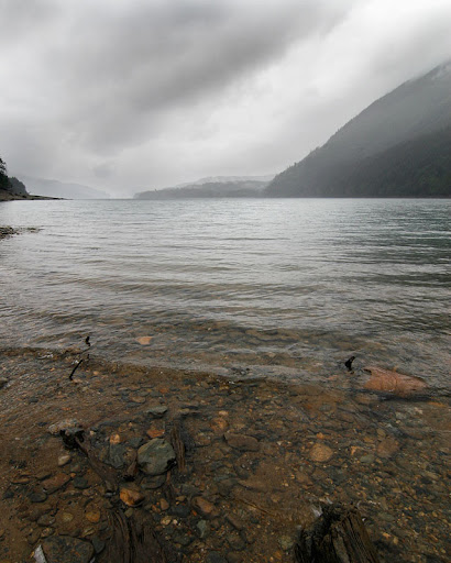 IMAGE: http://lh6.ggpht.com/_FvBBA-6J5vg/TJVaPvdqW1I/AAAAAAAAADE/RO_YXrmPplg/Spada-Lake.jpg