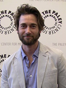 [220px-Ryan_Eggold_2009[11].jpg]