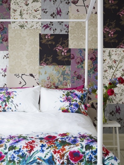 Patchwork av tapeter på väggen