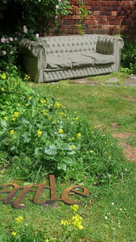 [GrayConcreteConcreteChesterfieldSofa[9].jpg]