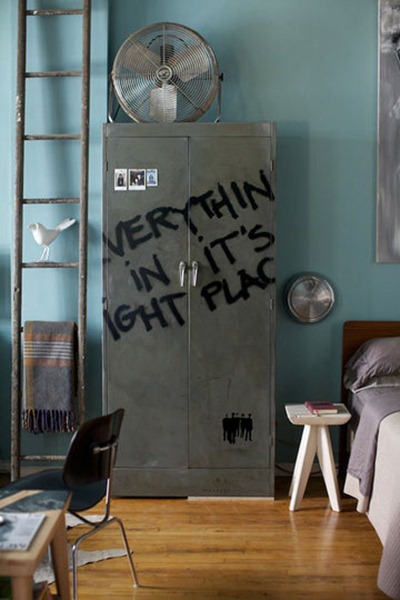 Apartment therapy, Plåtskåp 2