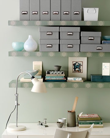 [Tapetsera-hyllor-Apartment-Therapy4.jpg]