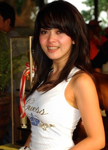 [Syahrini5.jpg]