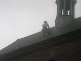 De kerk beklommen