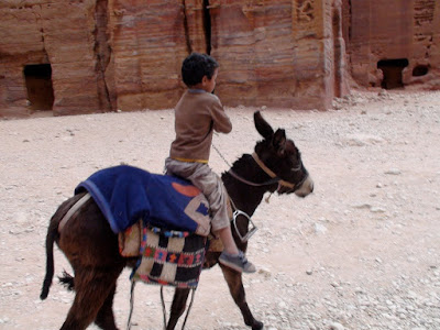 A Petra, un dels (mini) beduïns que ofereixen passejar en burro