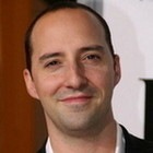 [Robyn Lively és Tony Hale a Sironiában2[2].jpg]