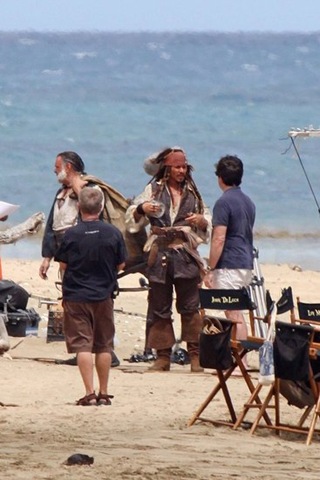 [Johnny Depp A Karib-tenger kalózai 4 forgatásán 001[4].jpg]