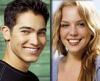 [Tyler Hoechlin és Agnes Bruckner kinyitják a kaput[2].jpg]