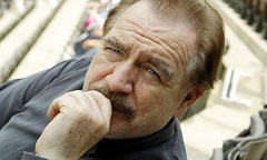 [Brian Cox a Rise of the Apes-ben[2].jpg]