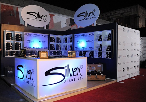 HOLLYWOOD, CA - MAY 11: A general view of arrivals at the 2011 Maxim Hot 100 Party with New Era, Miller Lite, 2(x)ist and Silver Jeans Co. held at Eden on May 11, 2011 in Hollywood, California. (Photo by John Shearer/Getty Images For MAXIM)