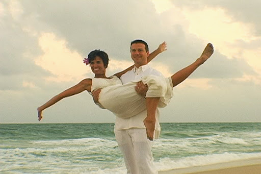 Kristin Ryan tied the knot at beautiful Fort Lauderdale beach