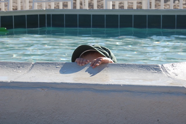[peek a boo pool-4[4].jpg]