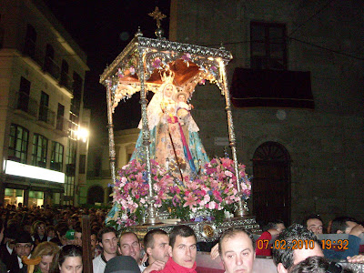 La Patrona, el día de la Romería 2010, a las puertas de Santa Catalina. Foto: Pozoblanco News, las noticias y la actualidad de Pozoblanco (Córdoba)* www.pozoblanconews.blogspot.com