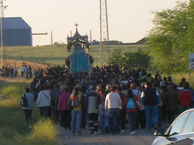 La Virgen de Luna, alejándose. Foto: Pozoblanco News, las noticias y la actualidad de Pozoblanco (Córdoba)* www.pozoblanconews.blogspot.com