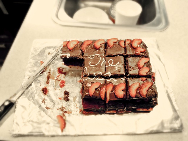 [20100330 surprise cake! (2) edit[11].jpg]