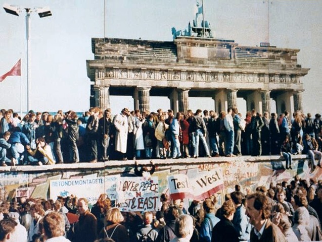 [Thefalloftheberlinwall1989[4].jpg]