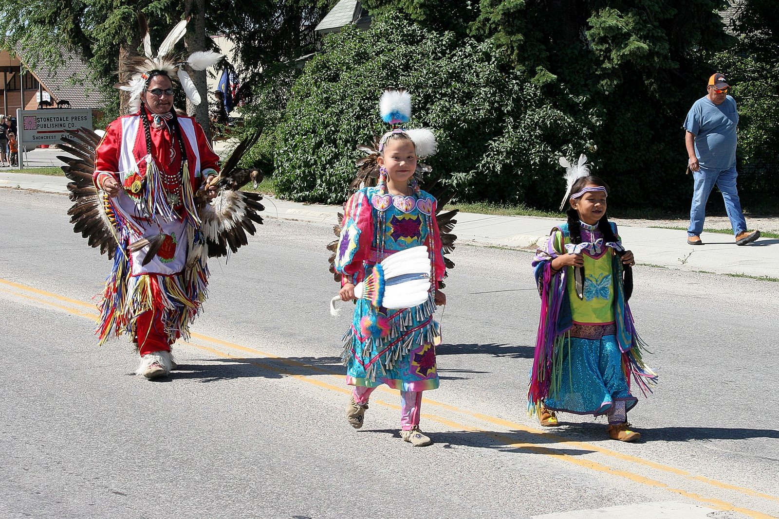 [WHD Parade 2009 Native American dancers[3].jpg]