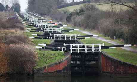 Caen Hill moody of sixteen waterway locks, Devizes, Wiltshire