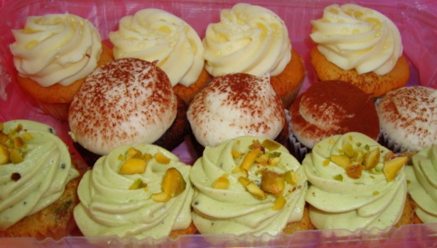 [b-day cupcakes from rach[1].jpg]