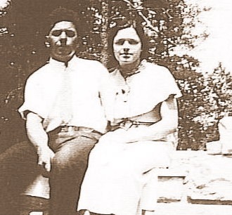 [grandpa&grandma young at homestead[5].jpg]