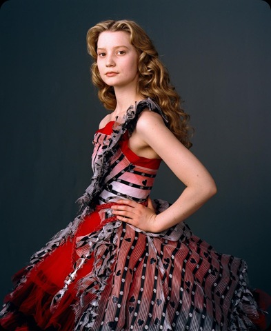 New-Alice-in-Wonderland-Mia-Wasikowska-Photoshoot-alice-in-wonderland-2010-10340861-1183-1450