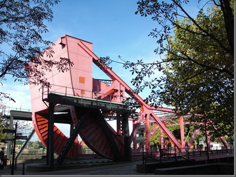 Hint! This is the Rotherhithe St Swing Bridge, about 200 m away from the Redriff Road Swing Bridge that you are now at. © Copyright Chris Lordan and licensed for reuse under a Creative Commons Licence Hint! This is the Rotherhithe St Swing Bridge, about 200 m away from the Redriff Road Swing Bridge that you are now at. © Copyright Chris Lordan and licensed for reuse under a Creative Commons Licence