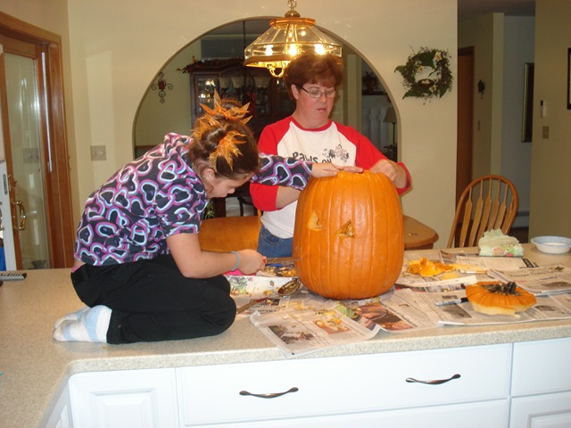 [Carving pumpkins Halloween 2010 056[3].jpg]