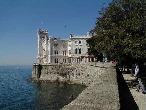 triest trieste tribunal advokat