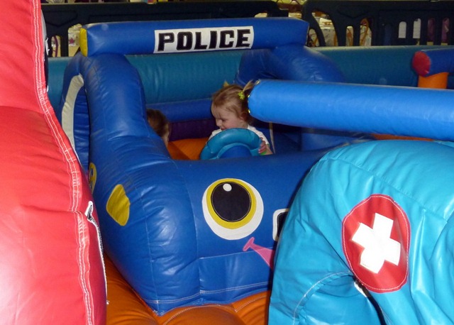 [Uncle Mike, Aunt Christine + Nicole at Bounce Magic (14)[2].jpg]