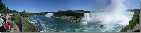 800px-Niagara_falls_panorama