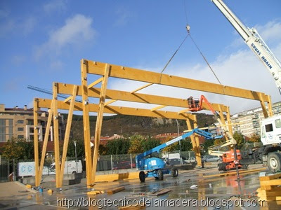 Blog técnico de la madera: Madera Laminada y Kerto en Patio Cubierto
